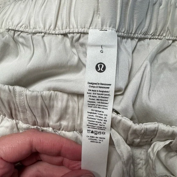 NWT Lululemon Lightweight Adjustable MR Cargo Pant L Bone
